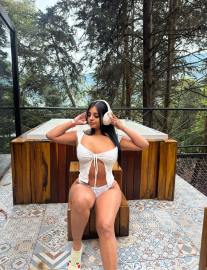 Curvy Kelly