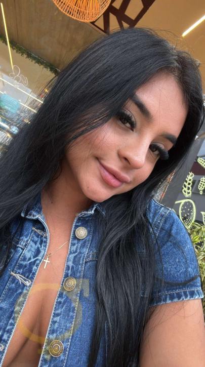 Curvy Kelly